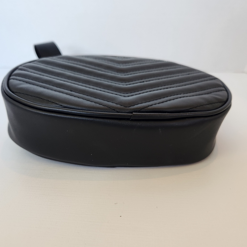 Black fanny pack with adjustable strap - Picture 4 of 7